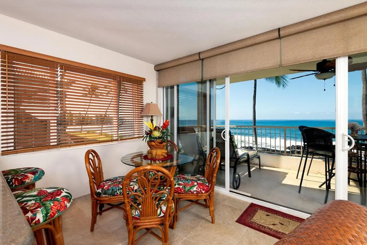 New! Kona Reef Resort Oceanfront 2 Bdrm, 2 Bath D-11 Right On The Ocean! Casago Kona Kailua-Kona Casa de Férias