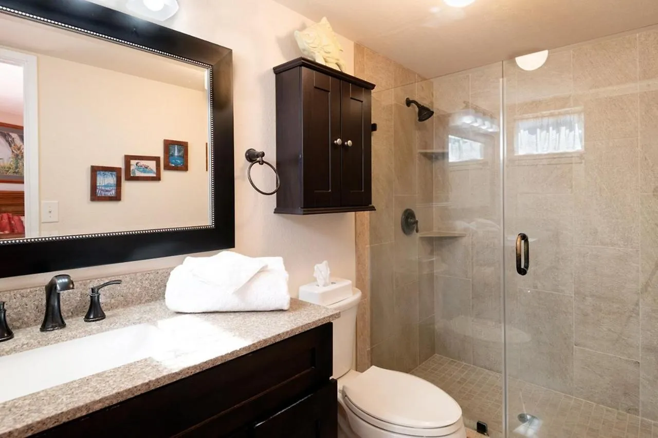 New! Kona Reef Resort Oceanfront 2 Bdrm, 2 Bath D-11 Right On The Ocean! Casago Kona Kailua-Kona